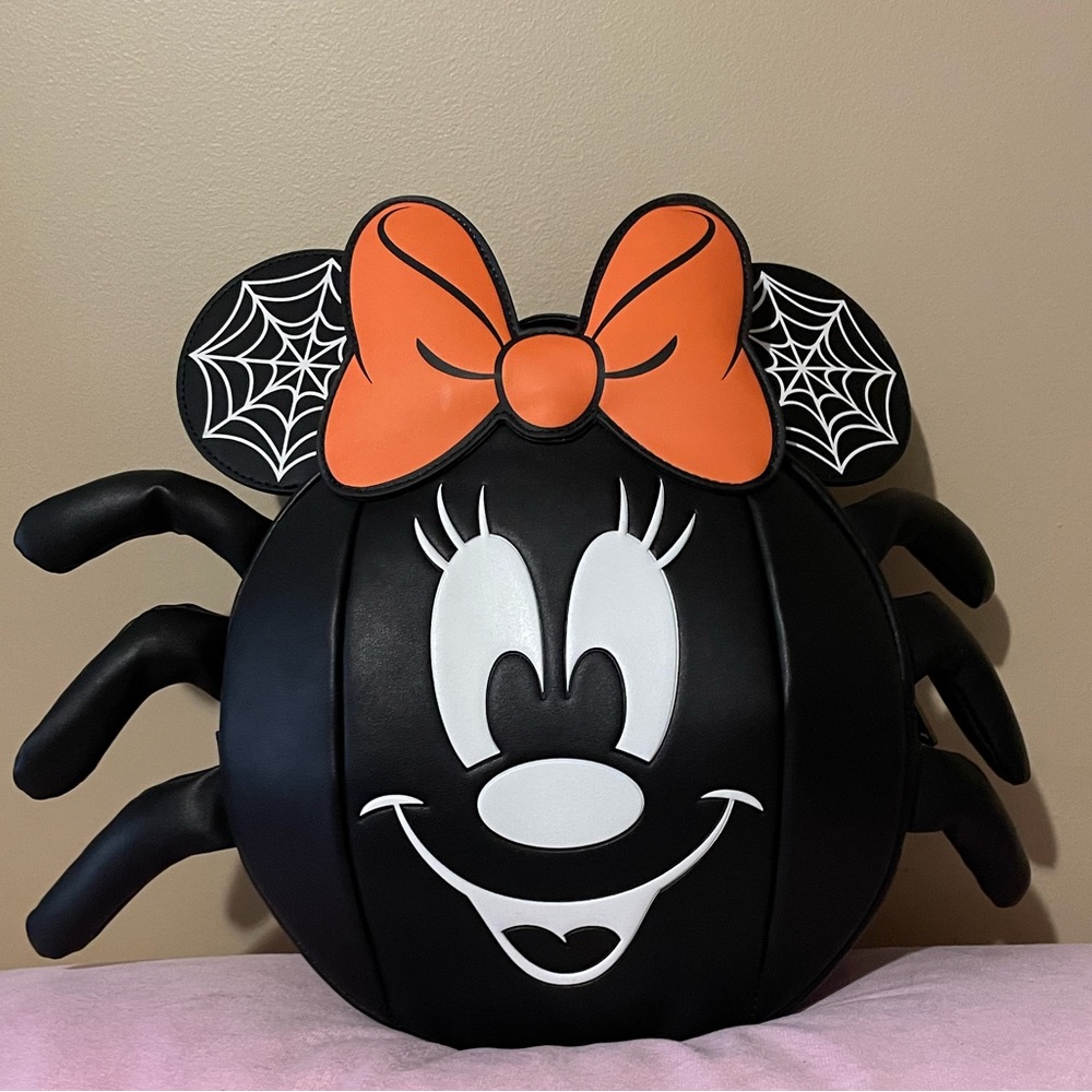 Loungefly Minnie Mouse Spider Glow-in-the-Dark Mini Backpack new with tags